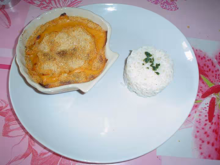 Cassolette de fruits de mer dans sa coquille et timbale de riz