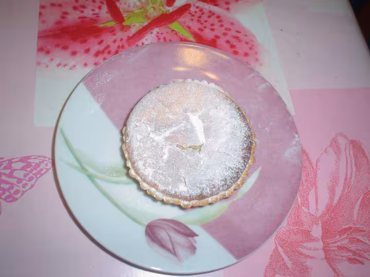 Tartelettes aux petits suisses avec sucre glace sur le dessus