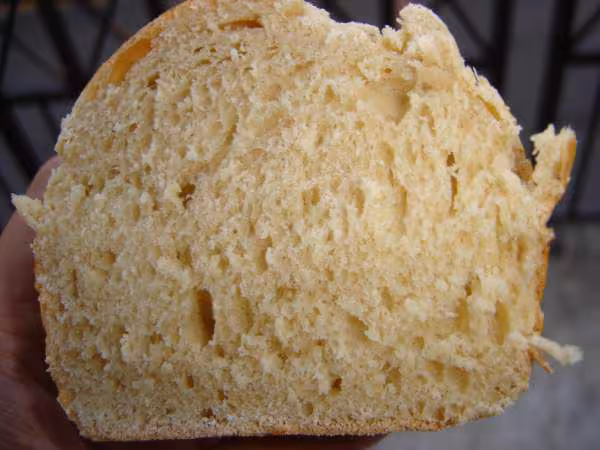 La mie de mon mini pain brioche sur poolish