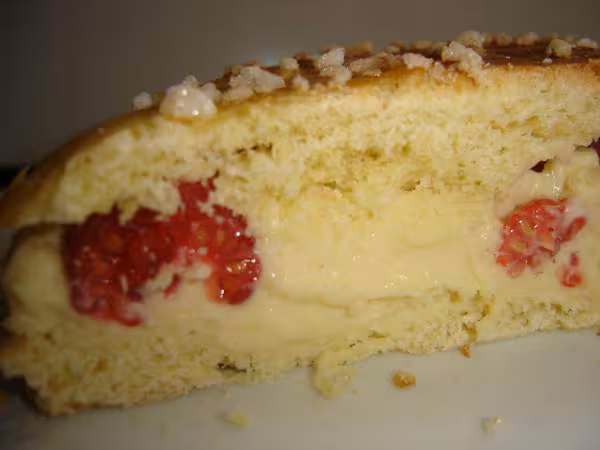 Une tranche de ma tarte tropezienne facon pugnale