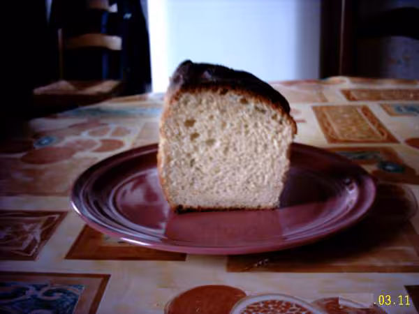 Brioche au beurre coupee