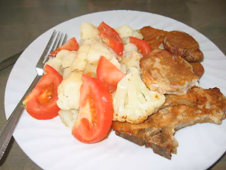 Chou fleur tomate et chop de porc