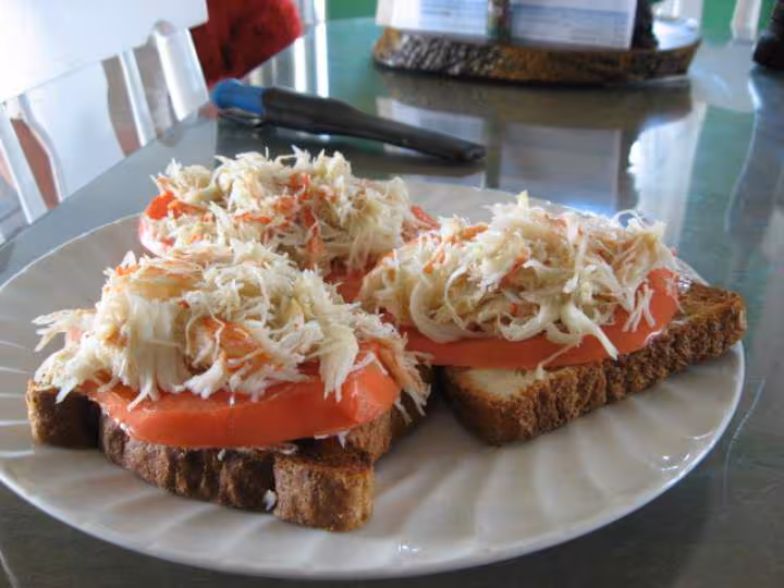 Crabe pain tomate