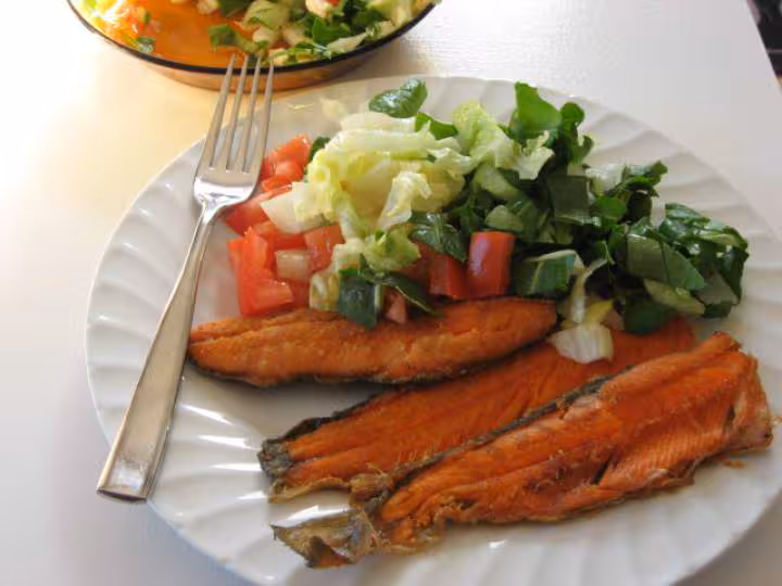 Truite de mer salade