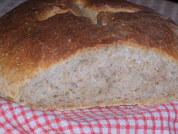 Pain complet au levain et graines de sesames grillees et mixees