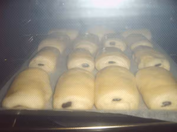 2 petis pains brioches debut de cuisson