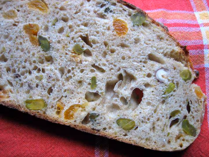 Pain de sorbetcitron au levain aux noisettes aux pistaches aux raisins secs en pana sd 255 et cuisson cocotte