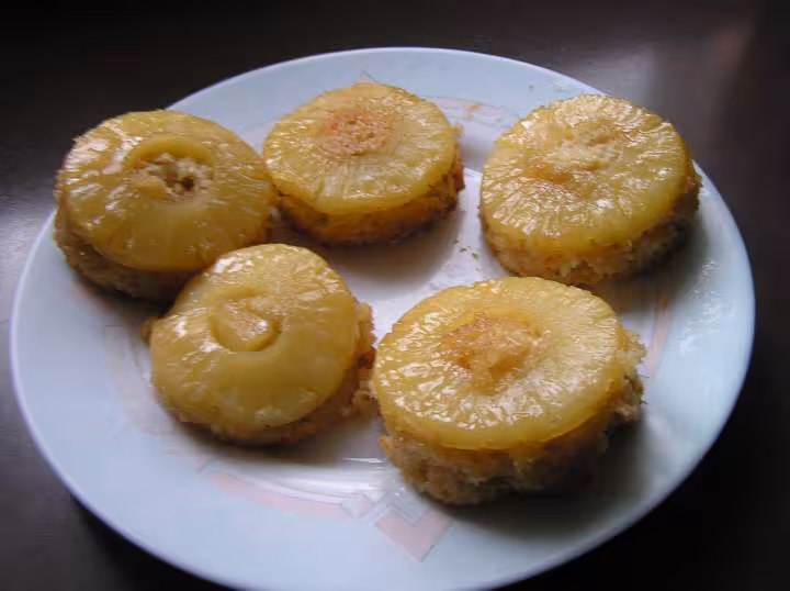 Assiette de petits gateaux aux ananas 2 12 08 recette de humm