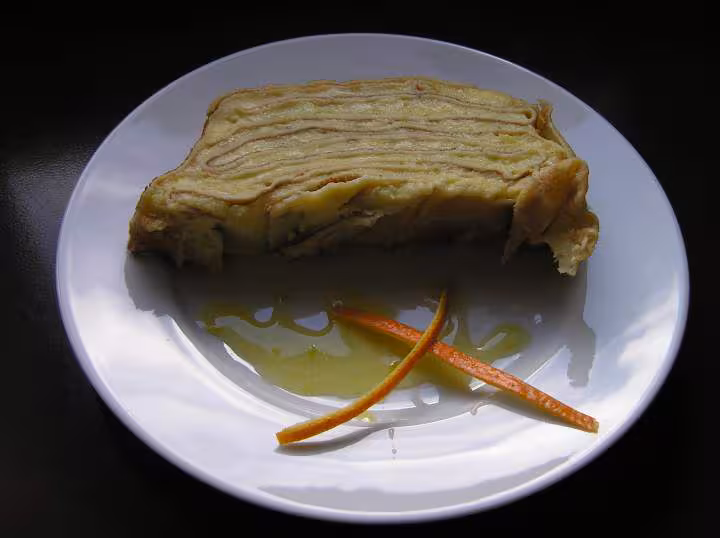 Assiette gateau de crepes au coulis d orange 9 02 07