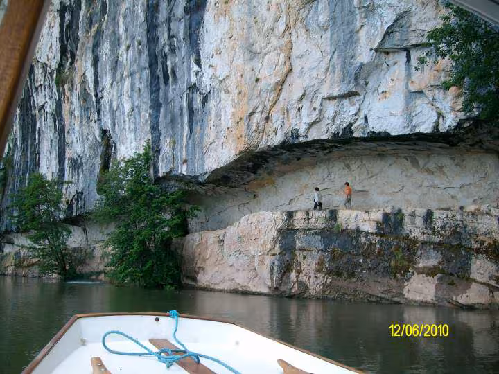 Chemin de halage le long du lot