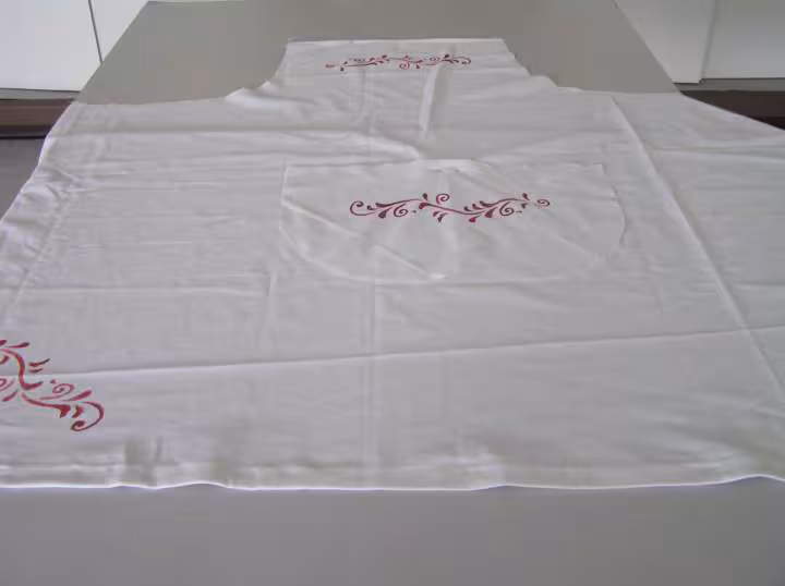Tablier pochoir rouge
