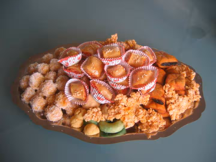 Plateau de gateaux pour un mariage