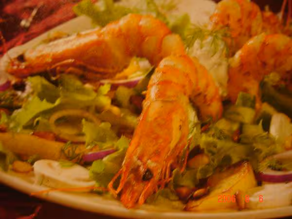 Salade tiede de gambas aux pommes