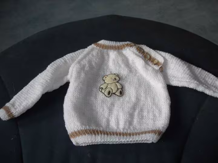 Petit pull layette