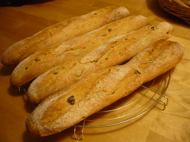 Baguettes aux olives noires et vertes