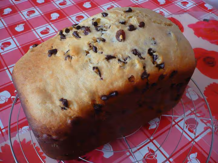 Brioche au yaourt raisins secs ananas confit et pepites de chocolat