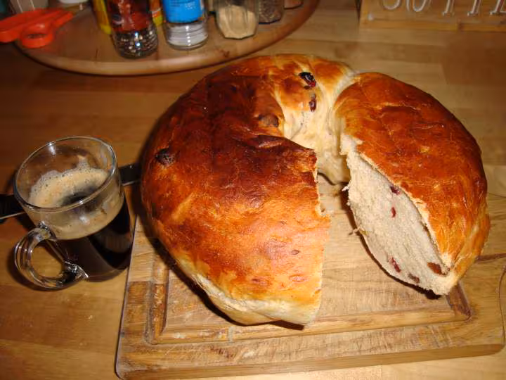 Brioche au yaourt raisins secs et canneberges
