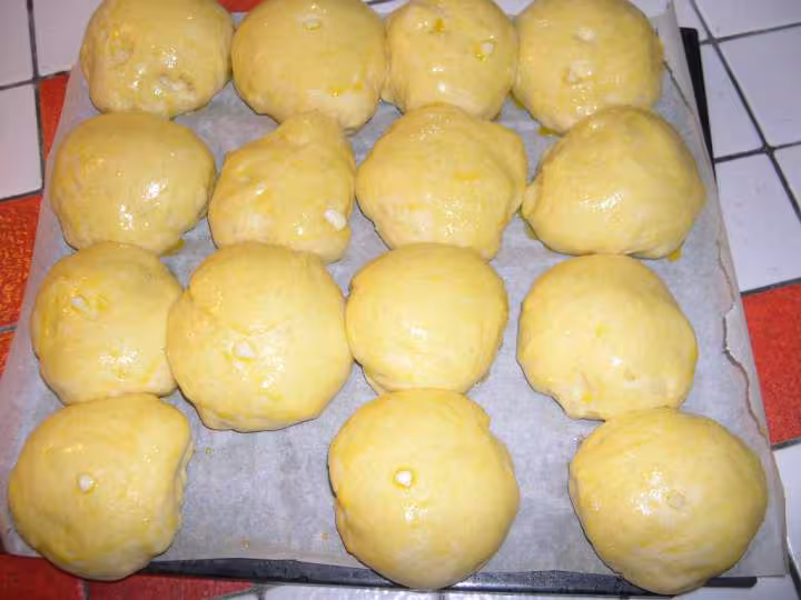 Brioches au sucre perle avant cuisson