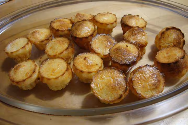Canneles fromage ail et fines herbes saumon fume