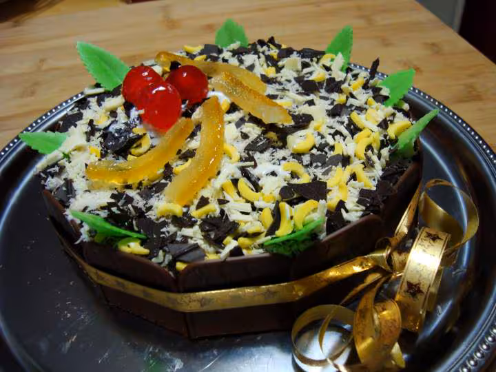 Gateau mousse chocolat sur lit de dentelles