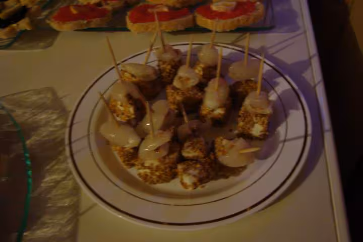 Mozzarella au sesame brun et lichi