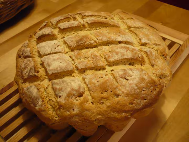 Pain a la farine de mais cardamone
