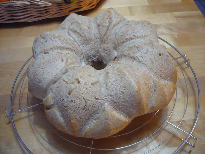 Pain de campagne en couronne vue du dessous