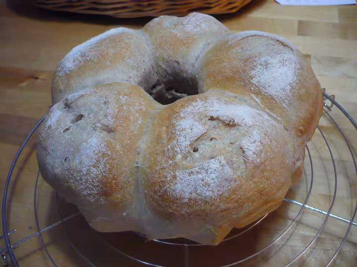 Pain de campagne en couronne vue du dessus