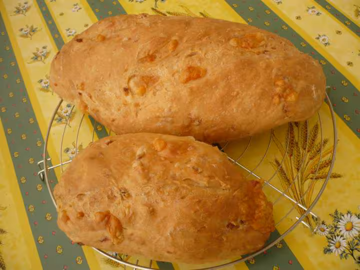 Pains au gruyere et lardons
