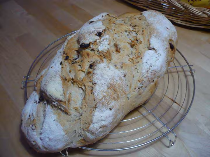 Pains aux trois farines et raisins secs