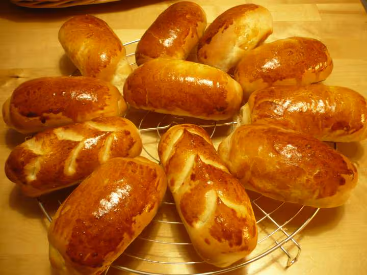 Petits pains au lait a la levure fraiche