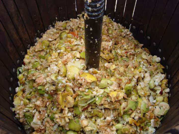 Confection du jus de pommes