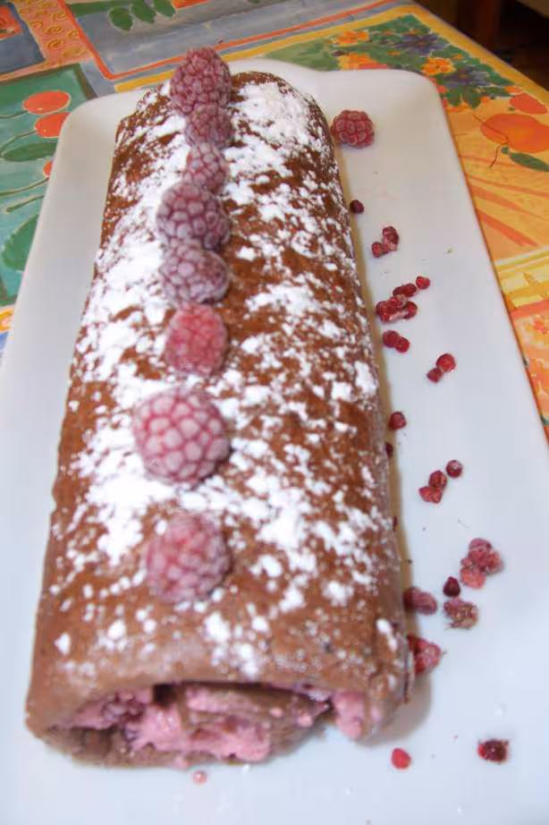 Gateau roule chocolat et framboises