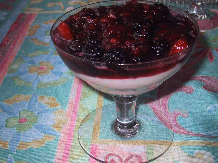 Repas wetwet cop avec tatabedette coupe aux fruits rouges