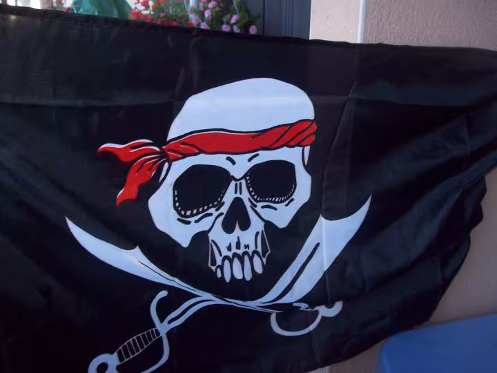 Drapeau pirate flottant du balcon