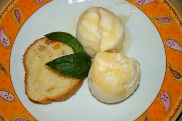 Glace au miel et sa couronne aux fruits secs et grand marnier