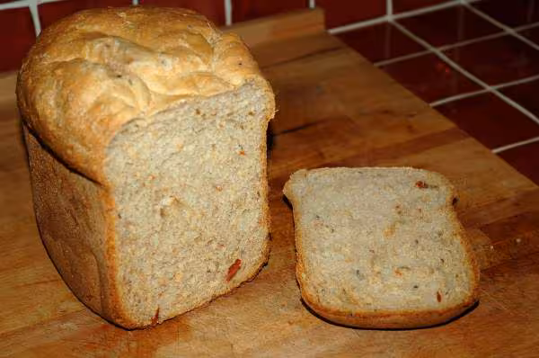 Pain aux tomates sechees et graines de cumin