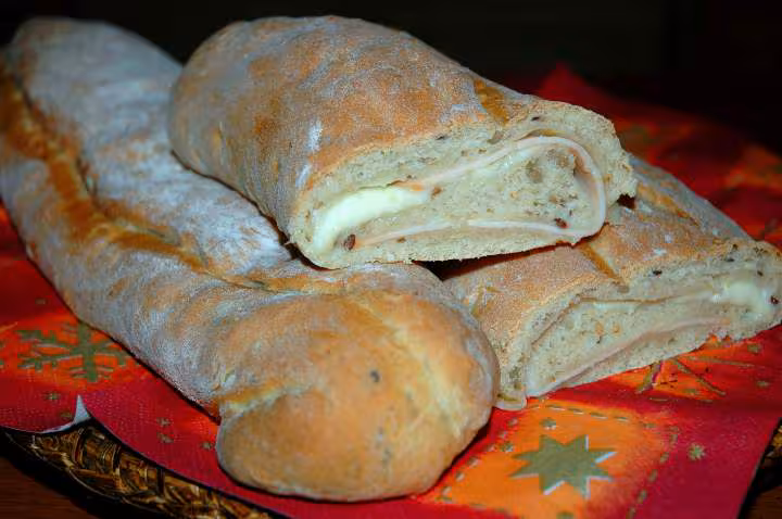 Pains a la mozzarella et jambon de poulet