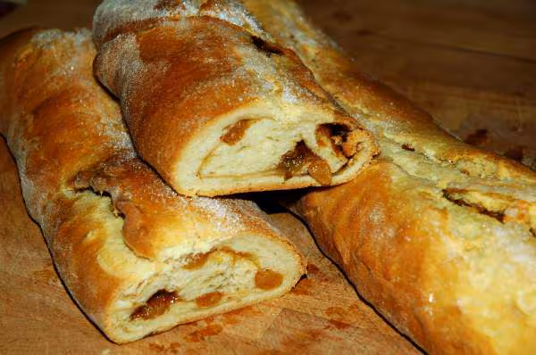 Pains brioches aux raisins et cannelle