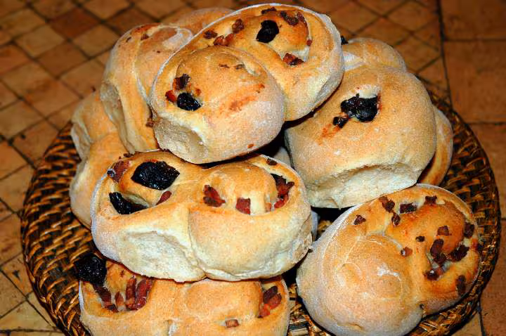 Petits pains aux lardons et pruneaux