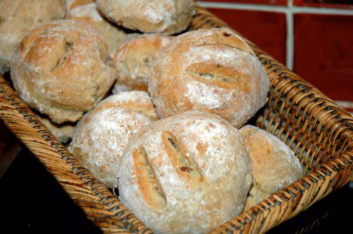 Petits pains ronds au muesli et fruits bio