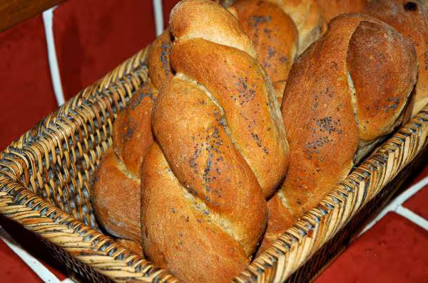 Petits pains tresses au muesli et edam