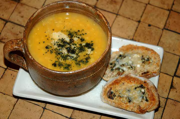 Soupe de carottes et lentilles toasts au carvi