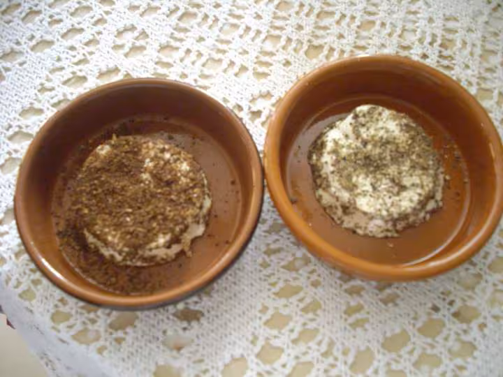 Fromages affines avec poivre et piment d espelette