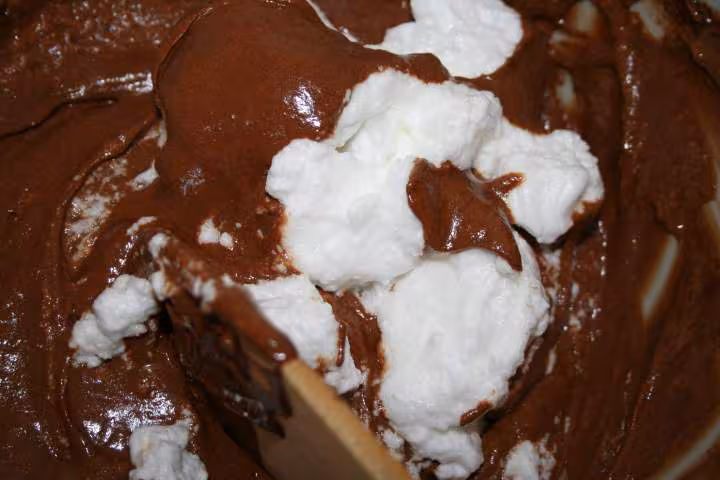 Incorporation des blancs pour la mousse