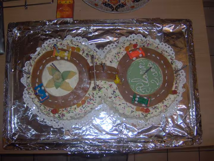 Gateau d anniversaire circuit voiture 1
