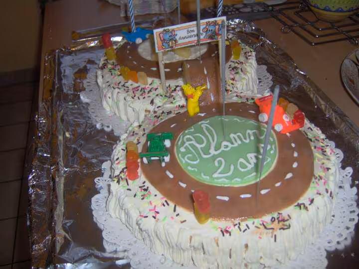 Gateau d anniversaire circuit voiture 2