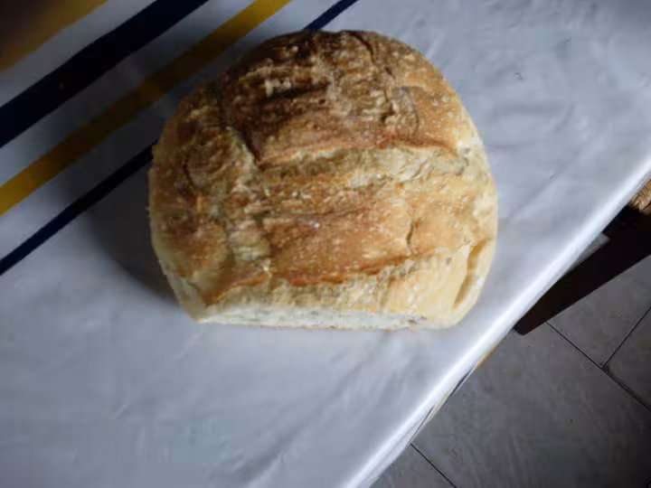 Miche de pain cuit en cocotte