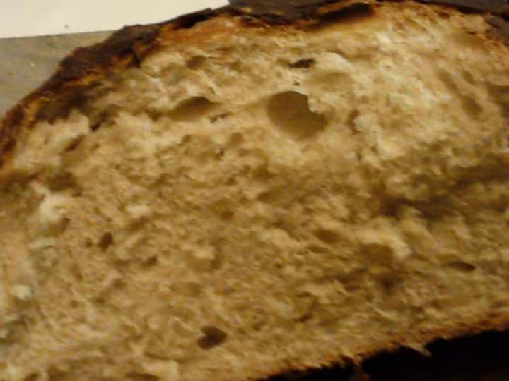 Re miche de pain cuit en cocotte
