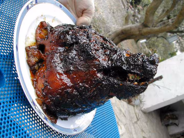 La tete du cochon laquee
